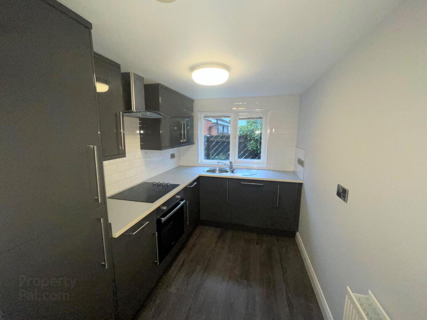 52a Myrtlefield Park 3 of 10