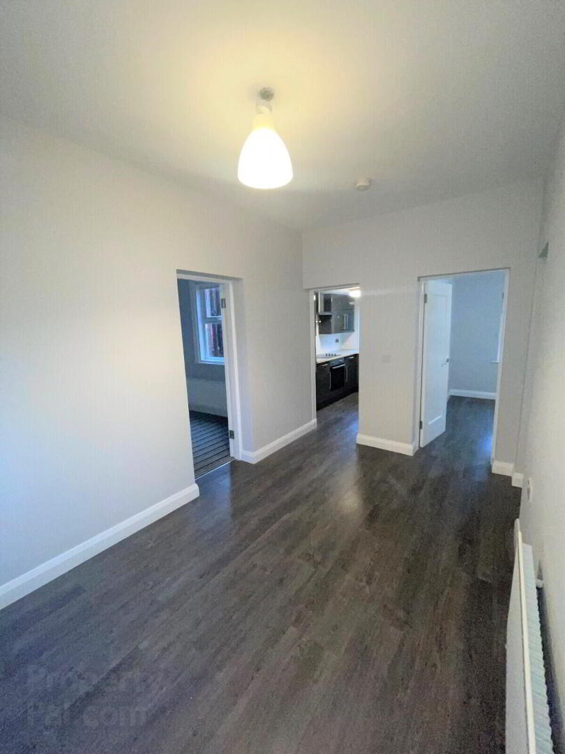 52a Myrtlefield Park 8 of 10