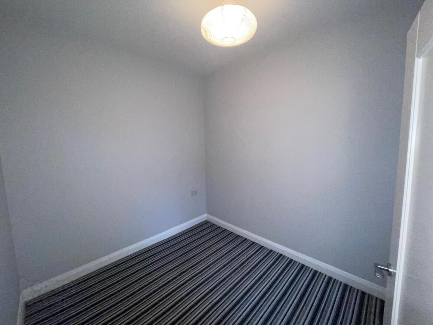 52a Myrtlefield Park 7 of 10