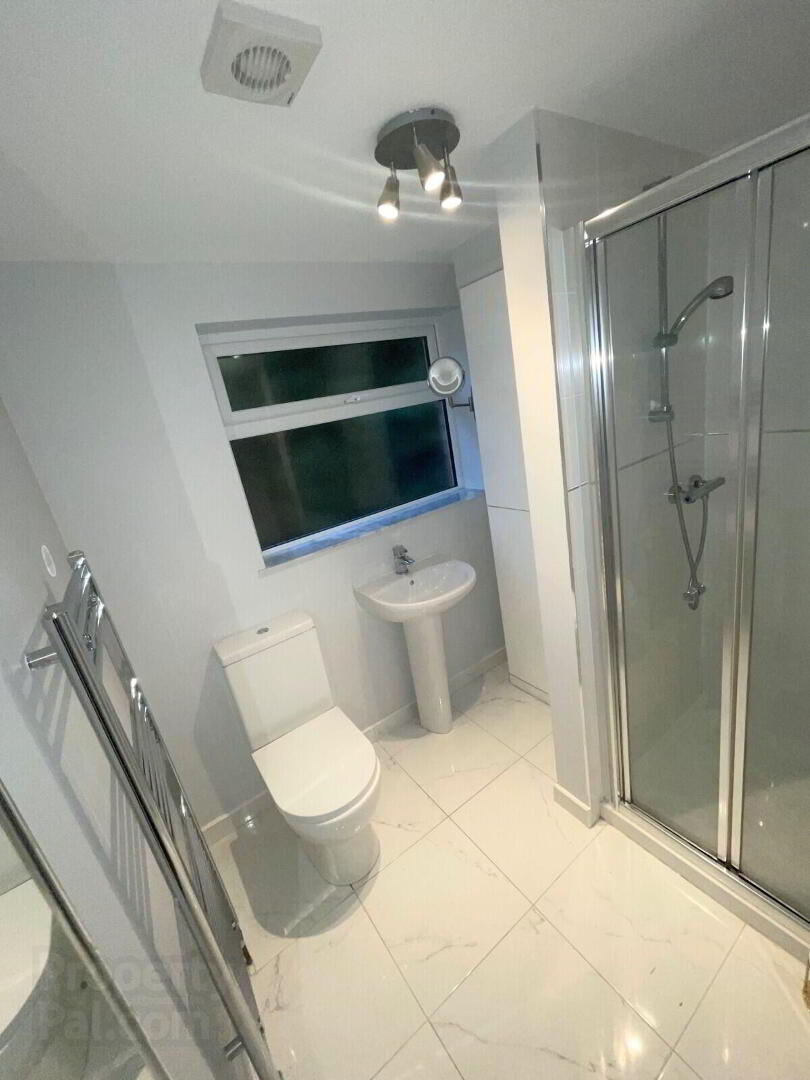52a Myrtlefield Park 9 of 10