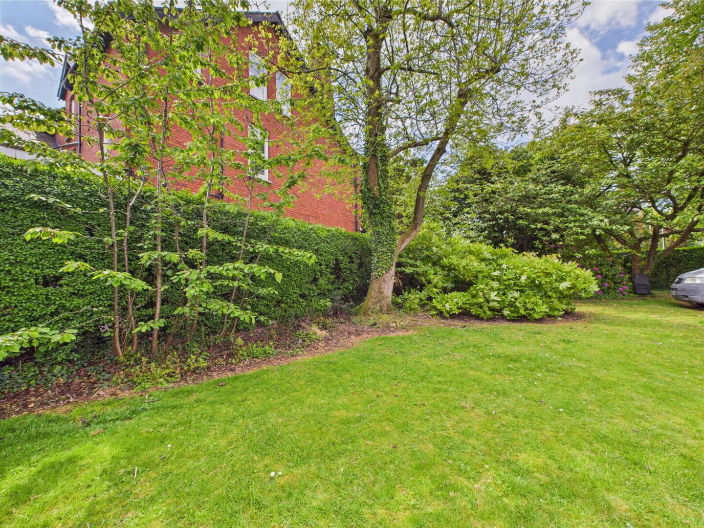 52a Myrtlefield Park 10 of 10