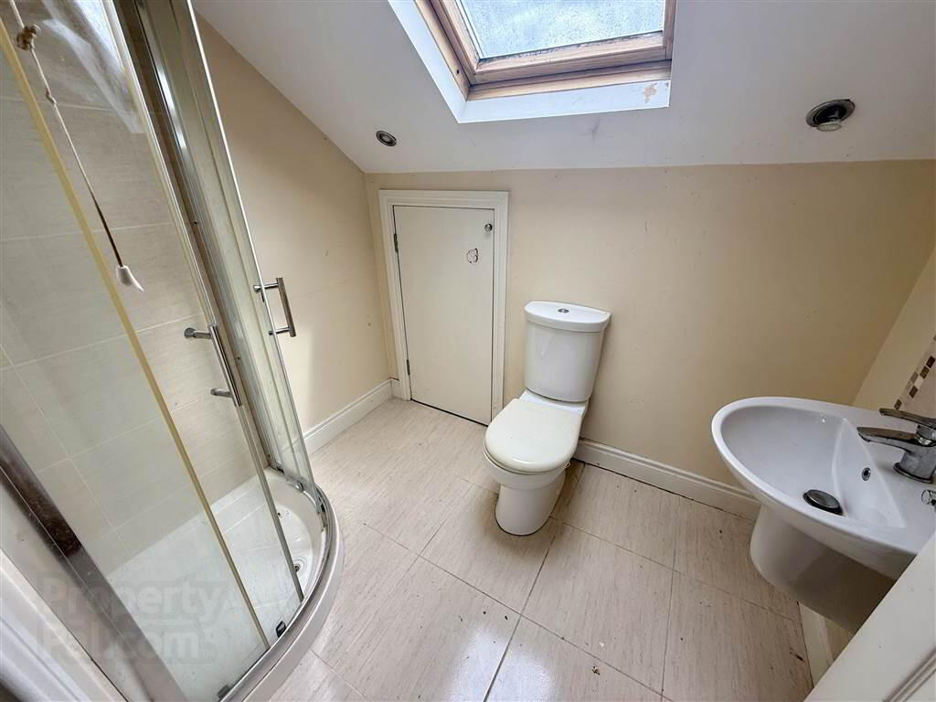 31 Lichfield Avenue 11 of 11