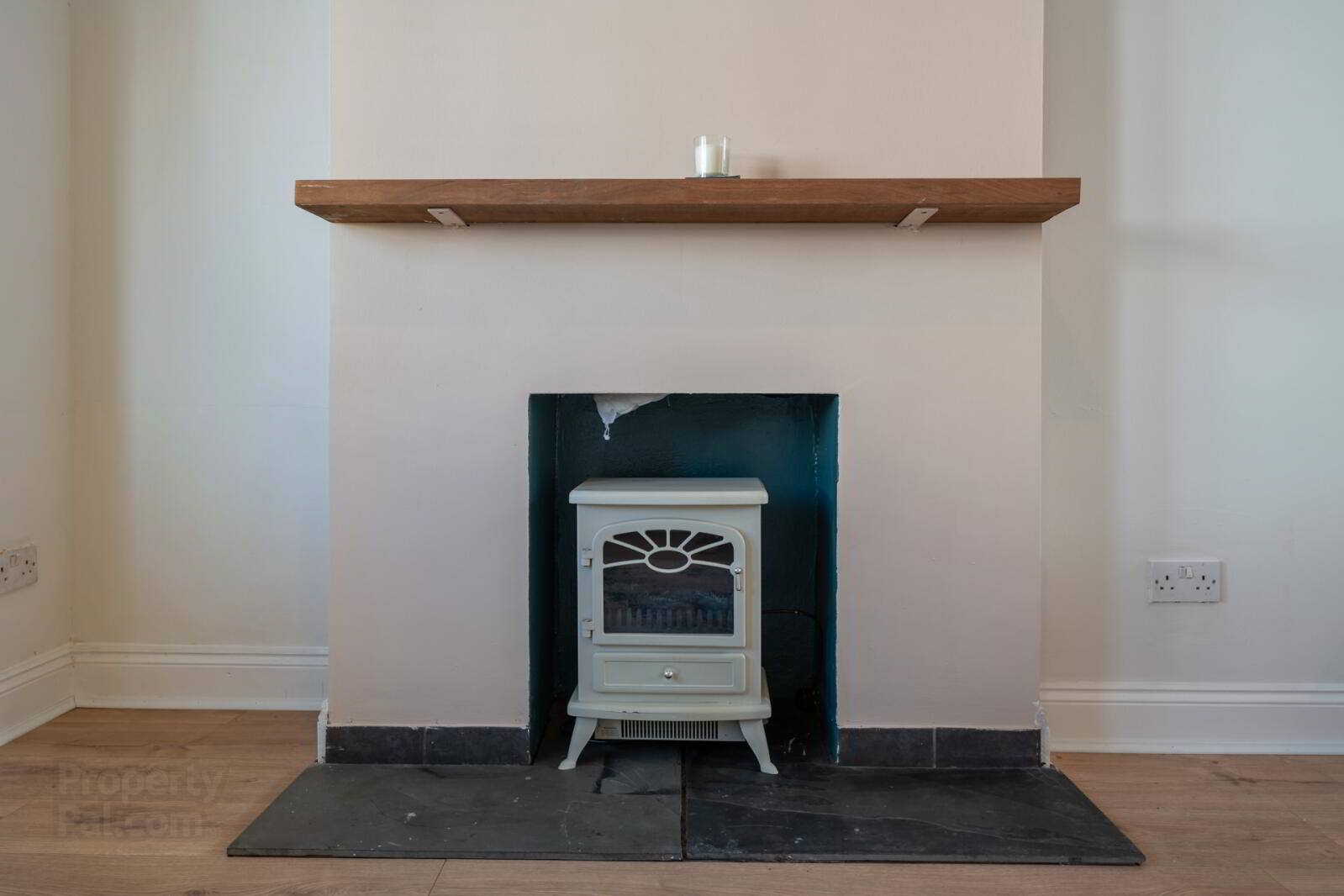 77 Downshire Road 5 of 17
