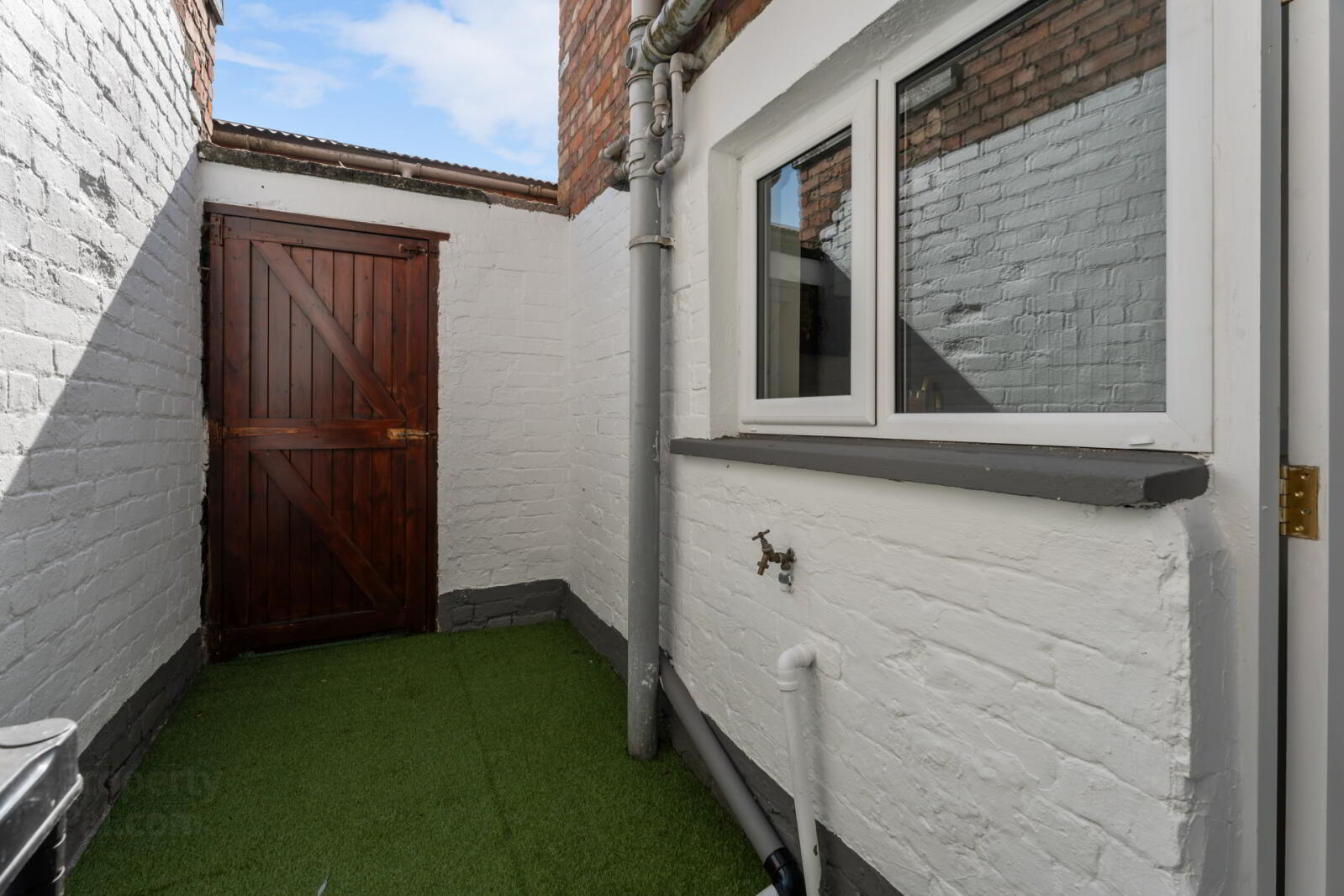 77 Downshire Road 14 of 17