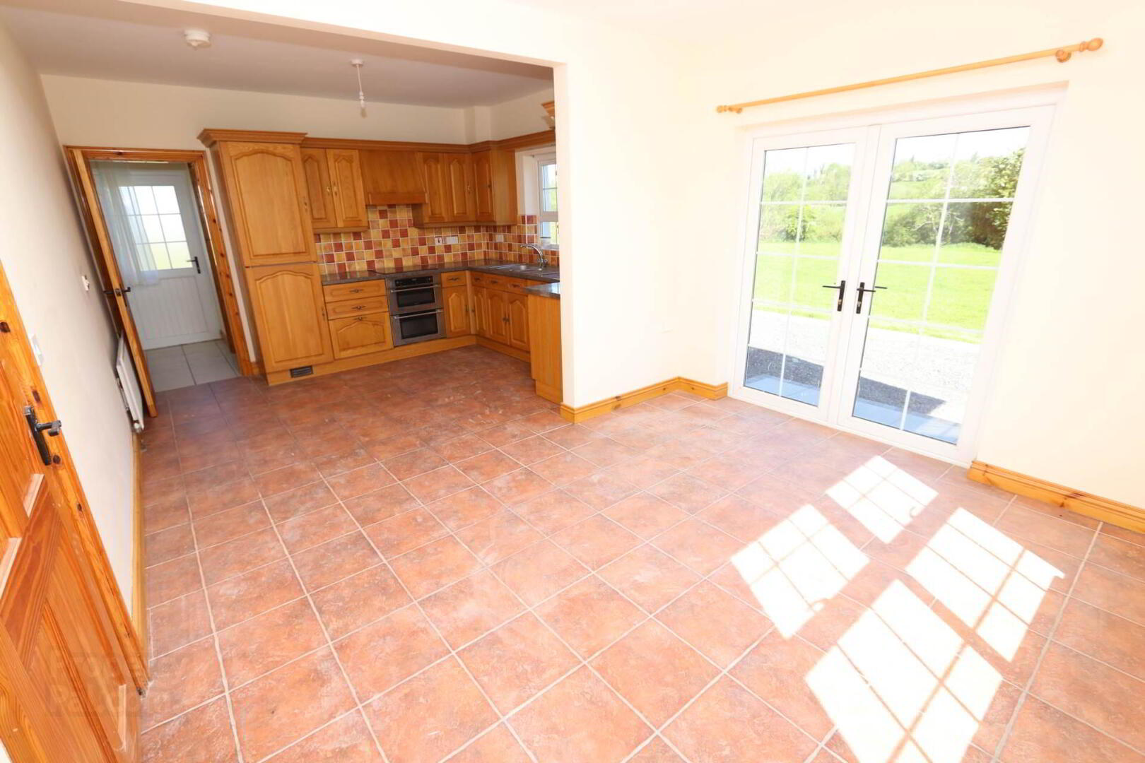 85 Inishmore Road 5 of 40