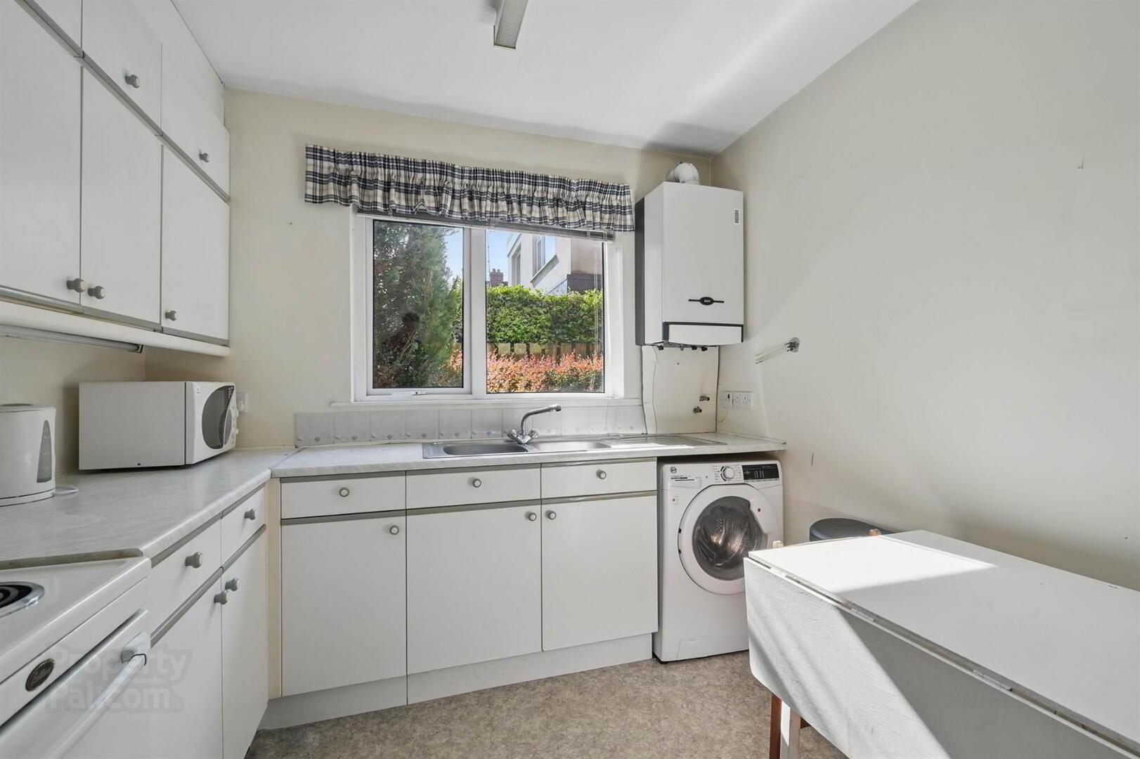 Apt 1, 64 Osborne Park 11 of 16