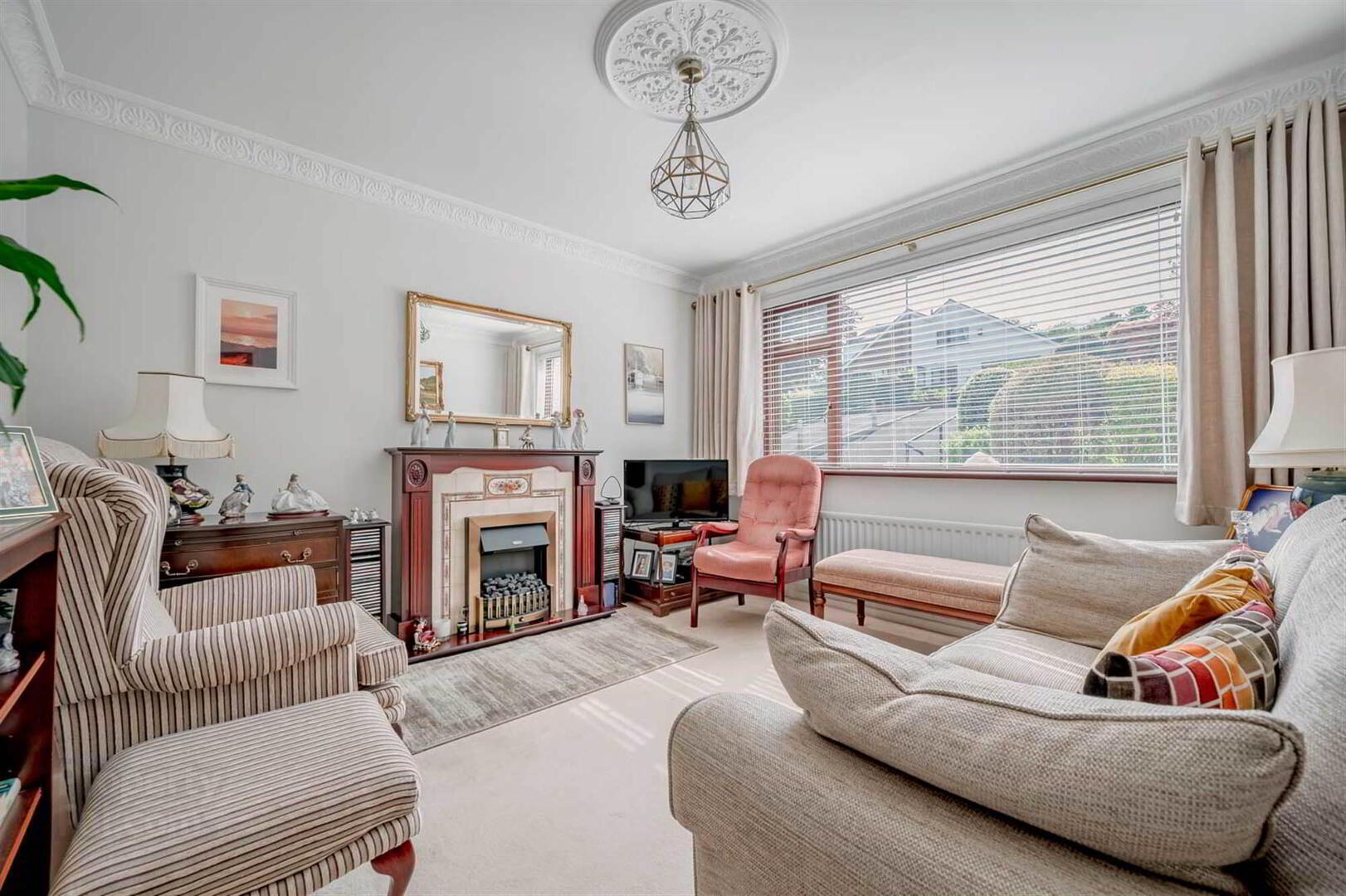 8 Beechgrove Rise 5 of 30