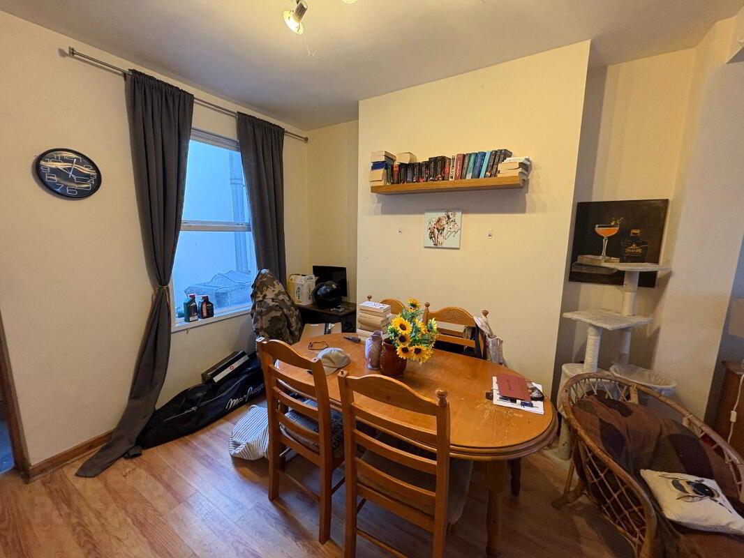 98 Ravenhill Avenue 4 of 9
