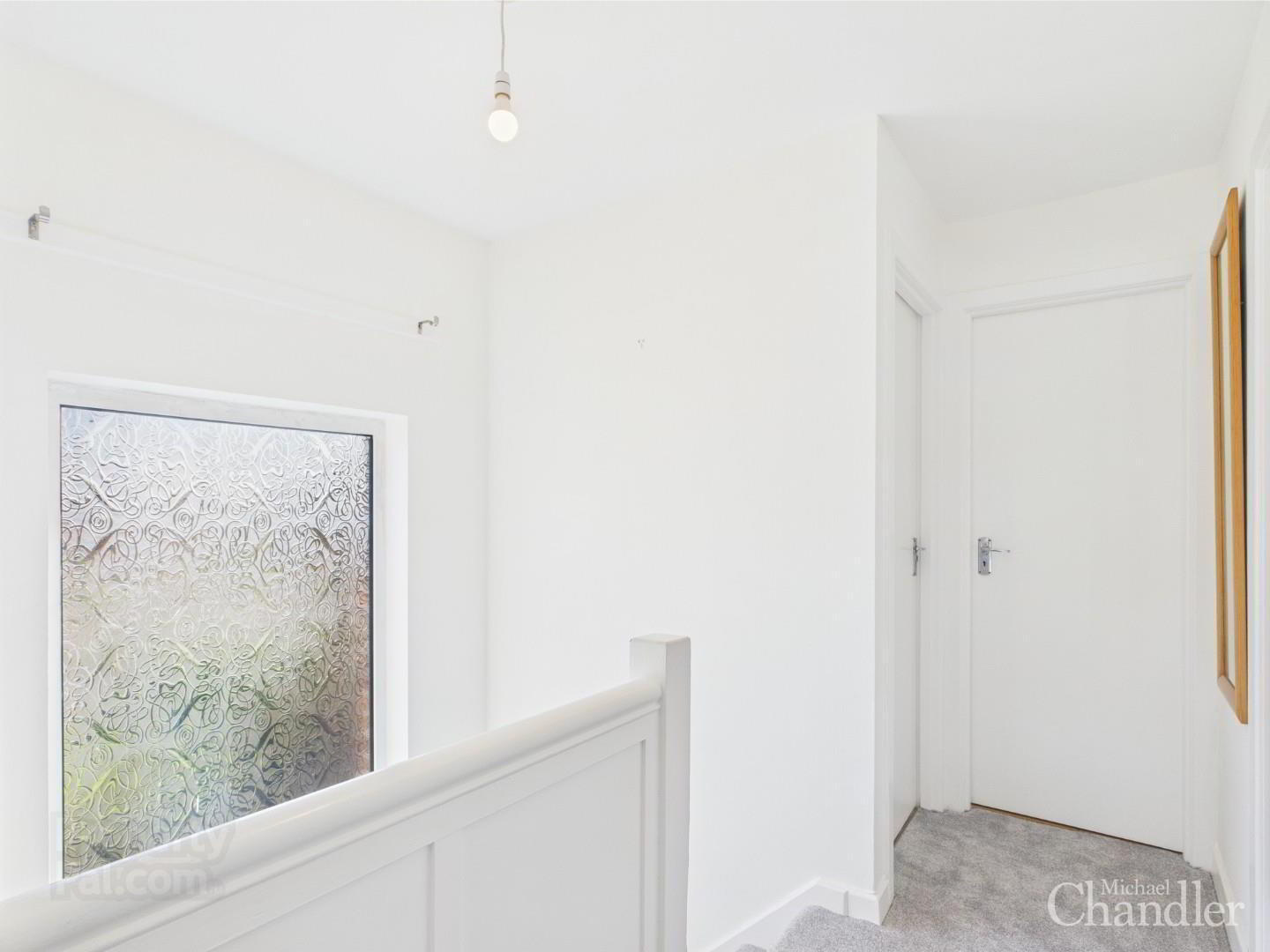 16 Glendale Avenue South 7 of 19