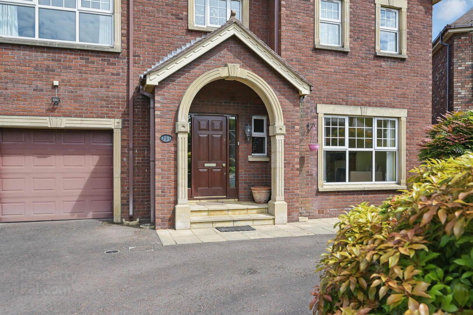 28 Abbeydene Manor 3 of 26
