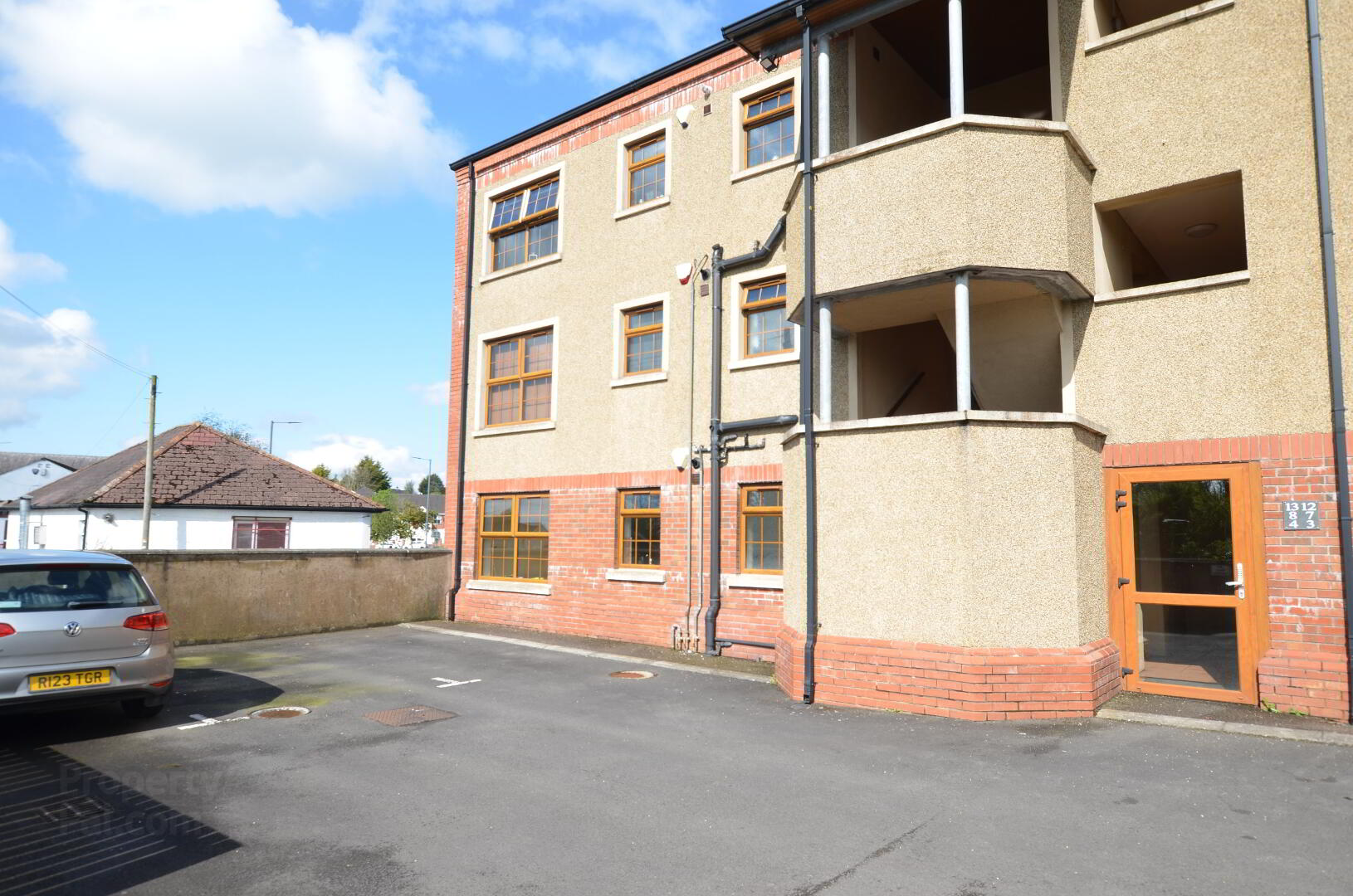 4 Broomhill Court 1 of 11