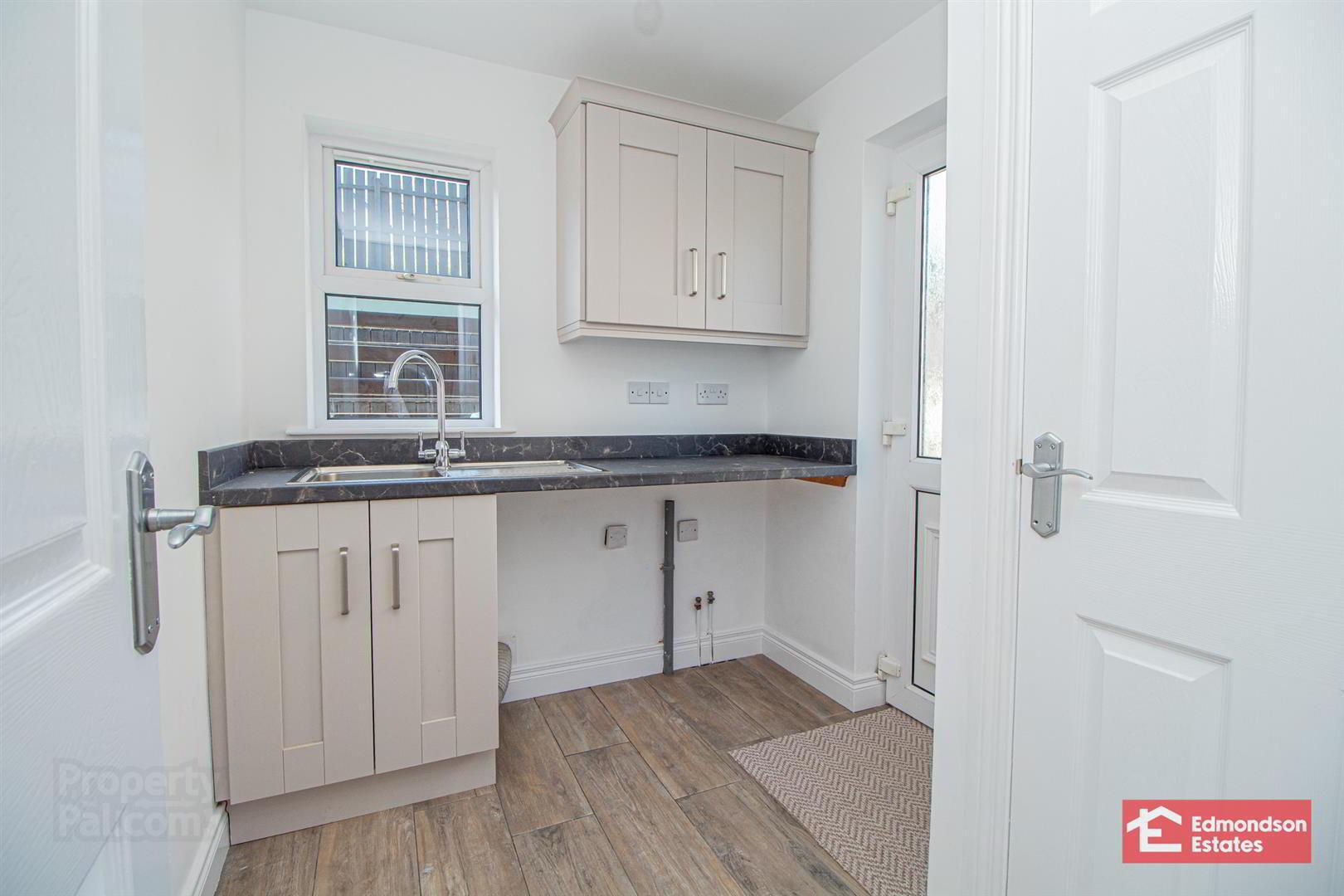 21 Dicksons Hill 10 of 22