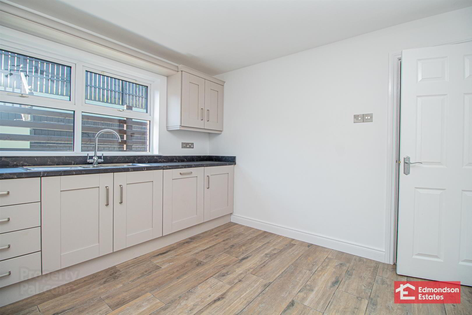 21 Dicksons Hill 8 of 22