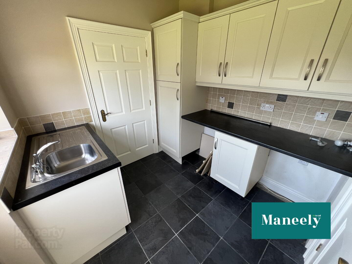 9 Wellbrook Manor 5 of 24