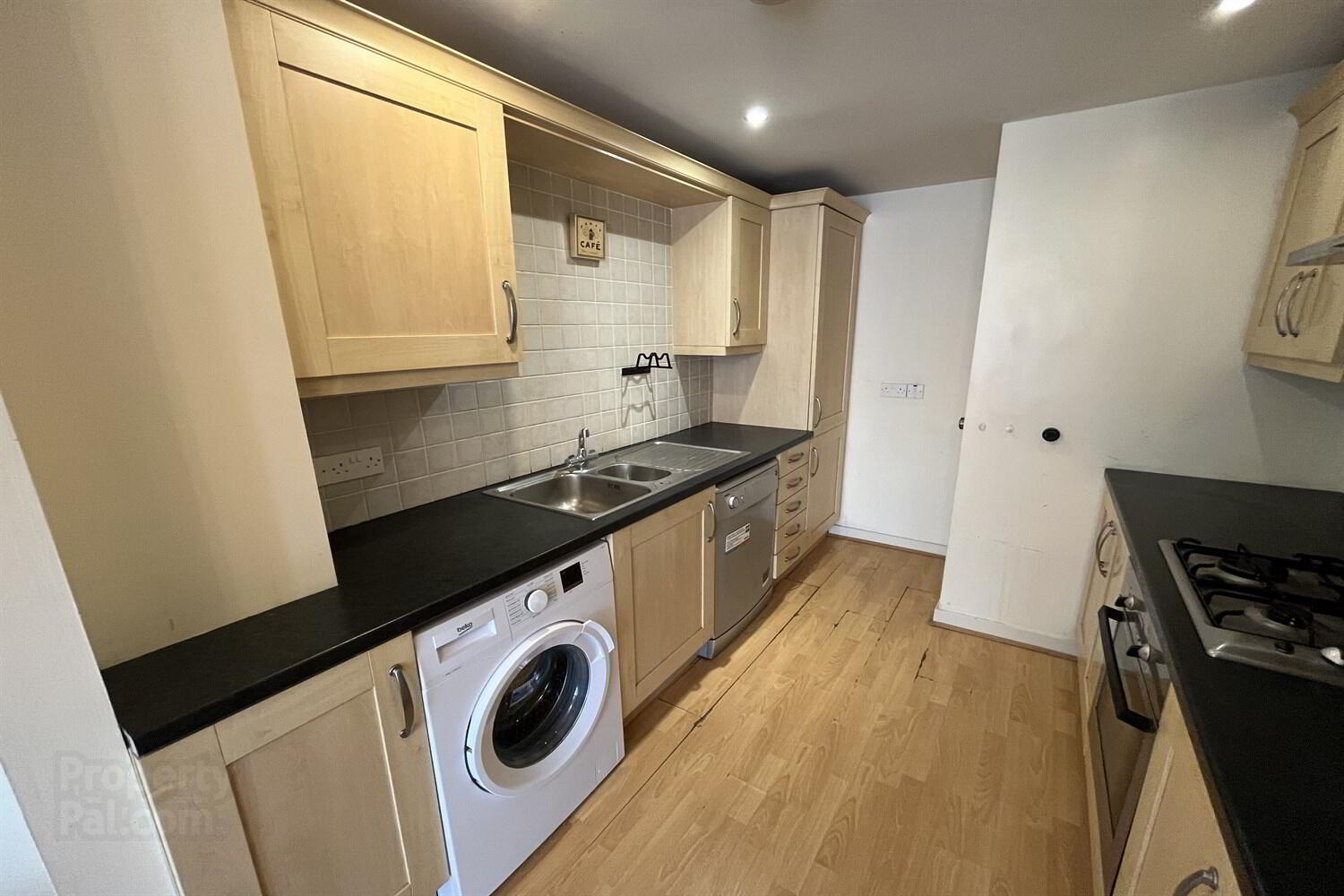 Apt 3, Shaftesbury Court 8 of 13