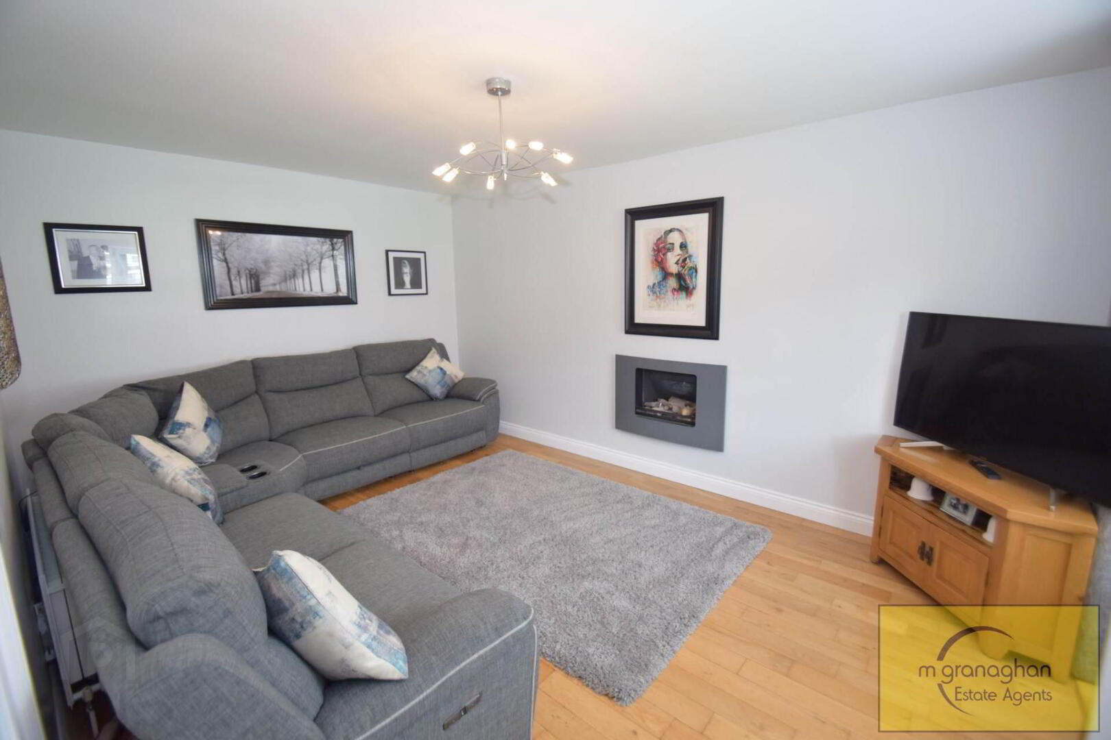 23 Mount Eagles Crescent 4 of 28