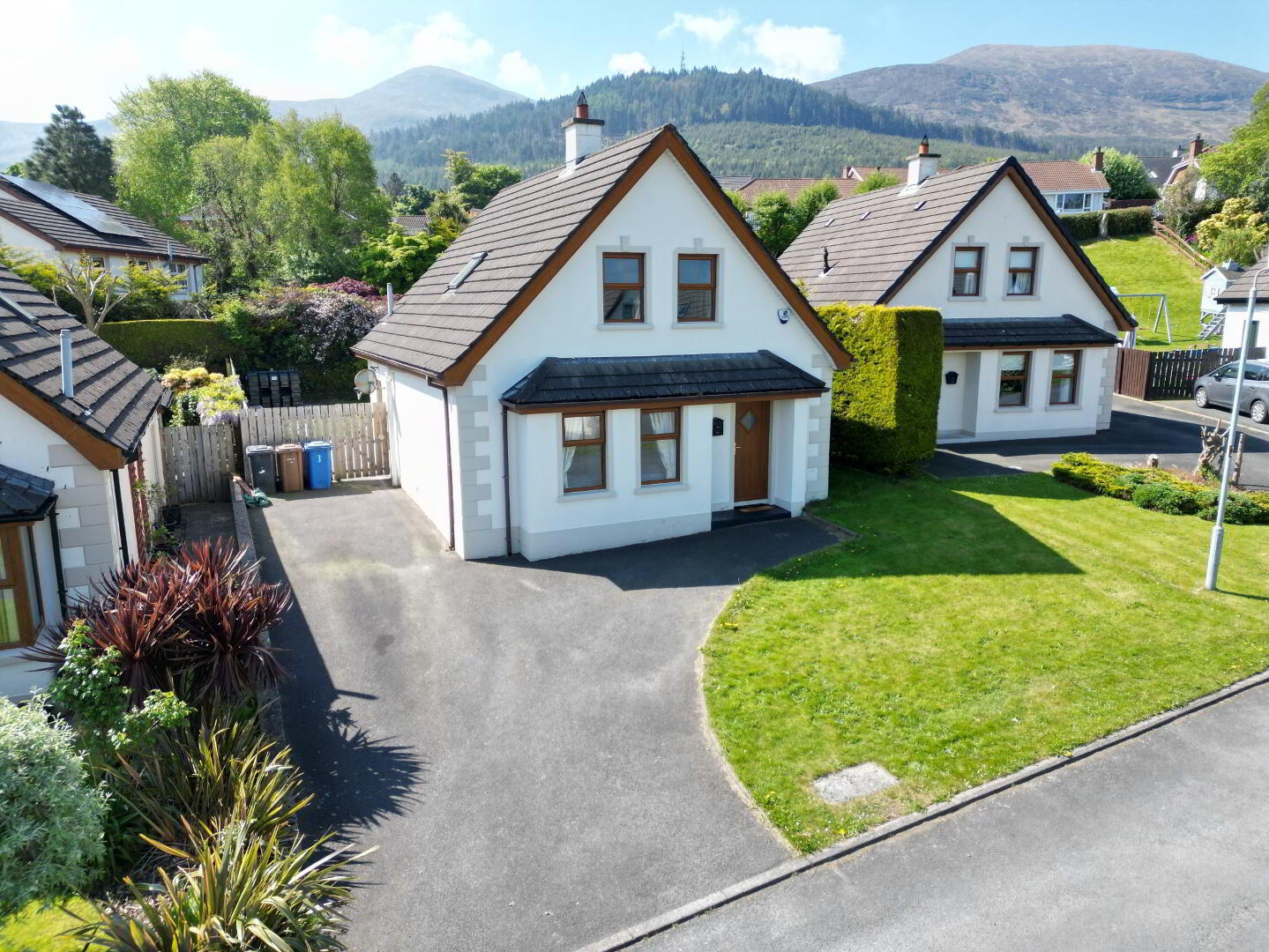 3 Tullybrannigan Crescent 2 of 21