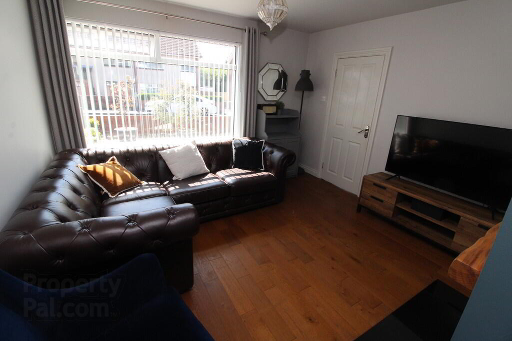 32 Lisbane Drive 3 of 19
