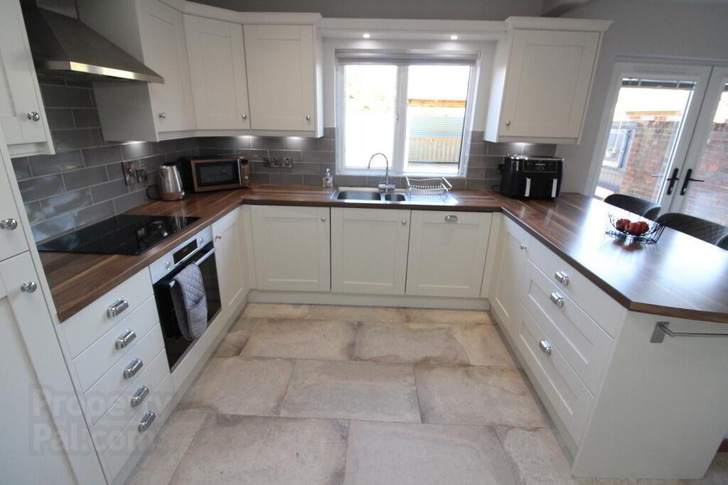 32 Lisbane Drive 6 of 19