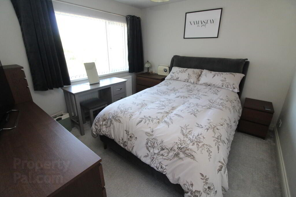 32 Lisbane Drive 10 of 19