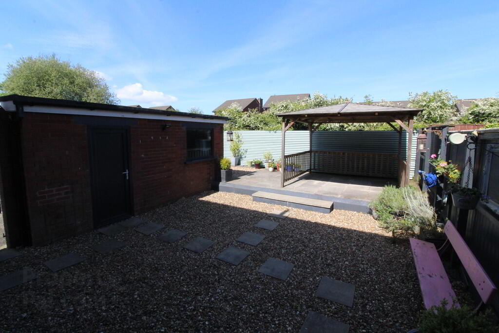 32 Lisbane Drive 16 of 19