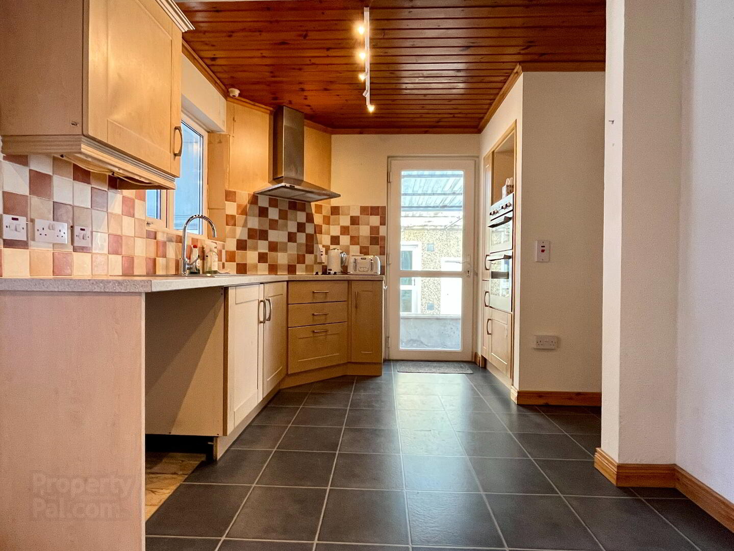 25 Kingsway Drive 8 of 32