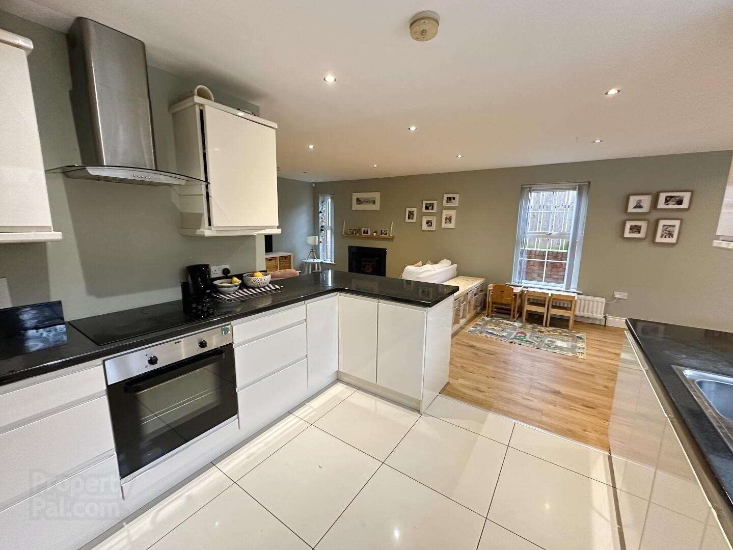 21 Scarvagh Heights 10 of 28
