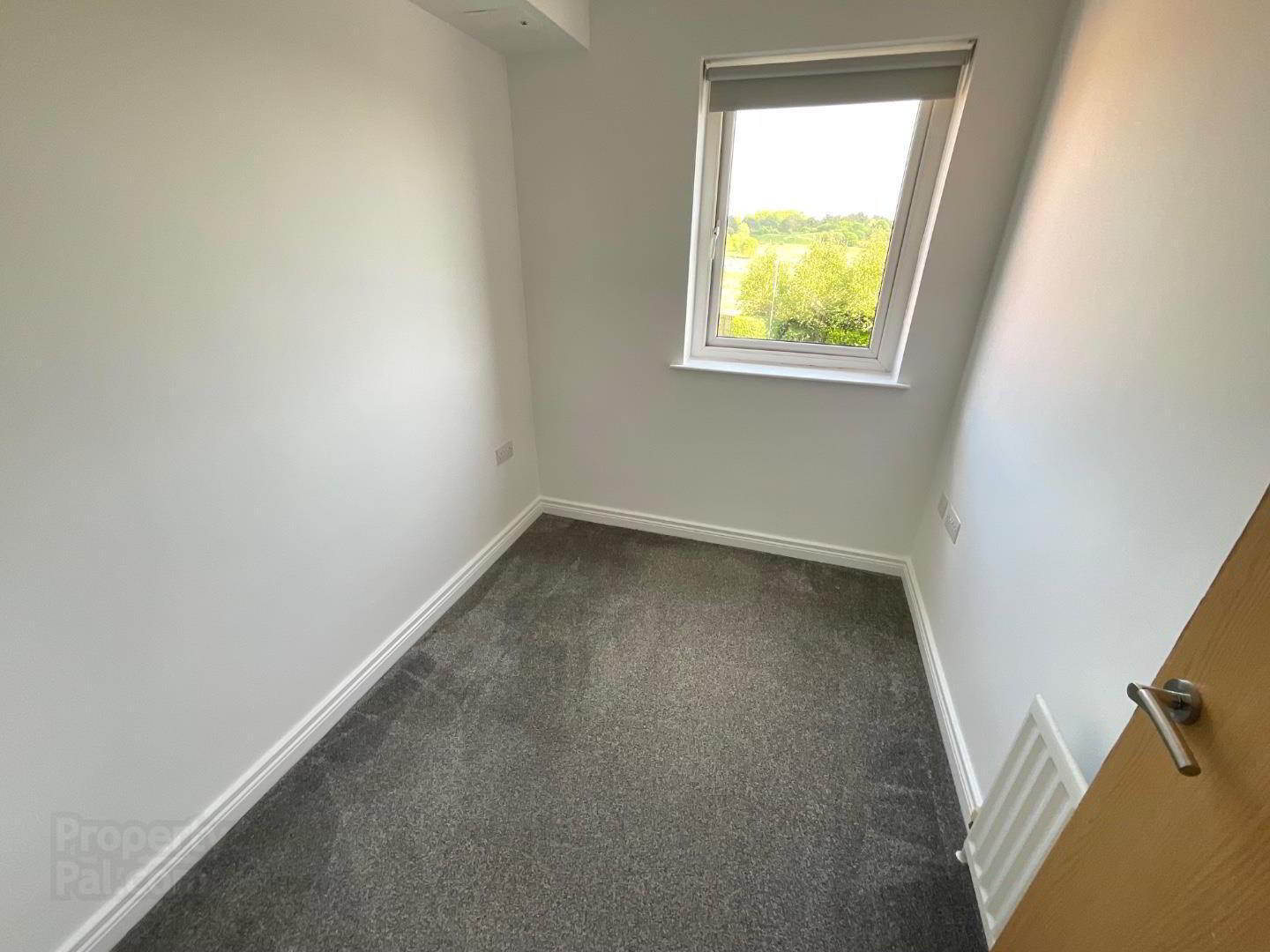 Apartment 6 187 West Circular Road 6 of 9