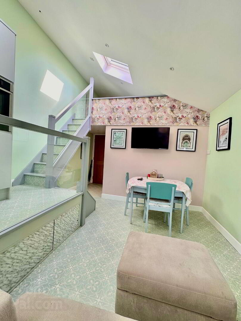 Flat 6, 31 Eglantine Avenue 5 of 12