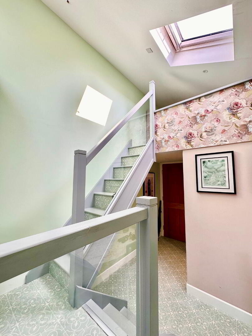 Flat 6, 31 Eglantine Avenue 6 of 12
