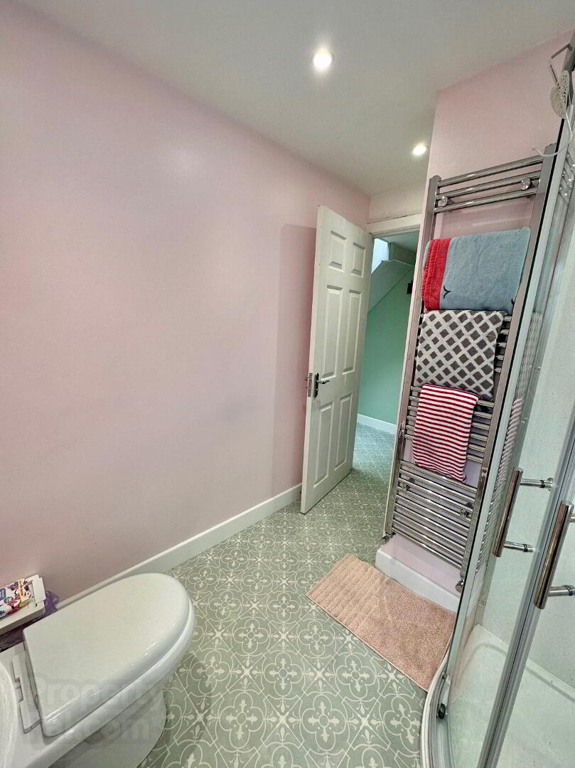Flat 6, 31 Eglantine Avenue 12 of 12