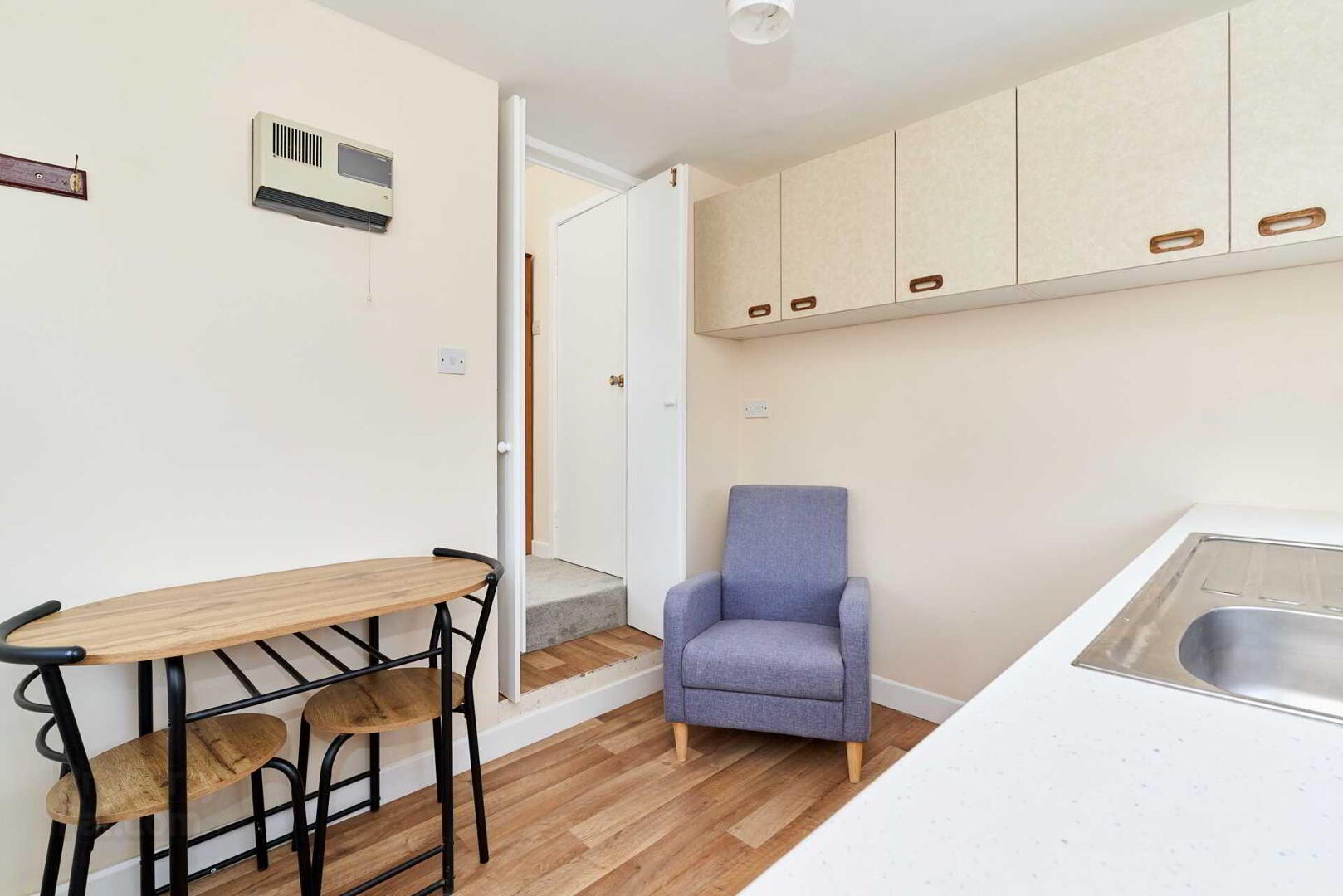 Apt 3, Knockadoon 3 of 7