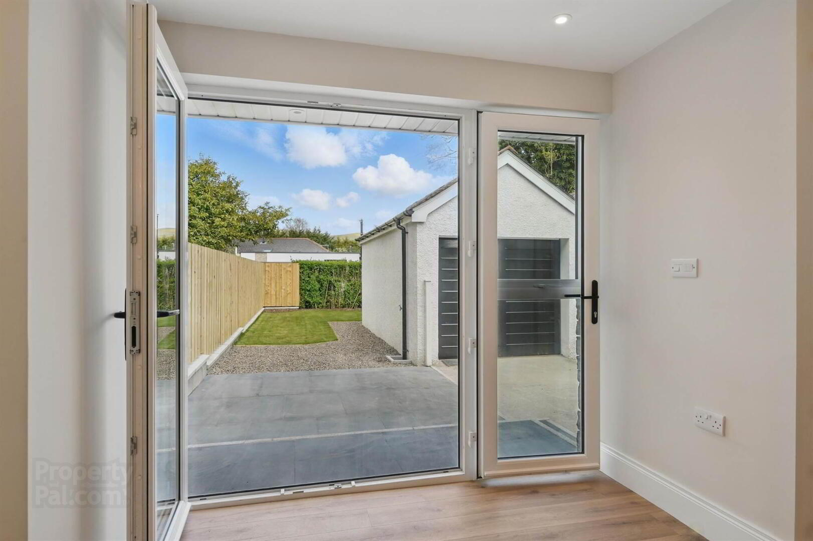 65 Upper Lisburn Road 10 of 21