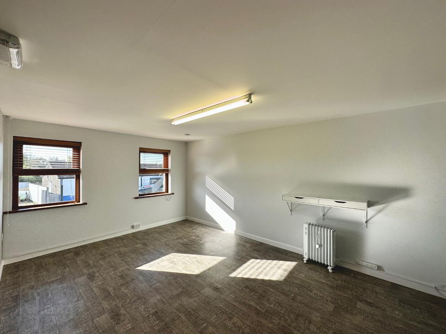 Unit A, 25 Castle Street 4 of 9