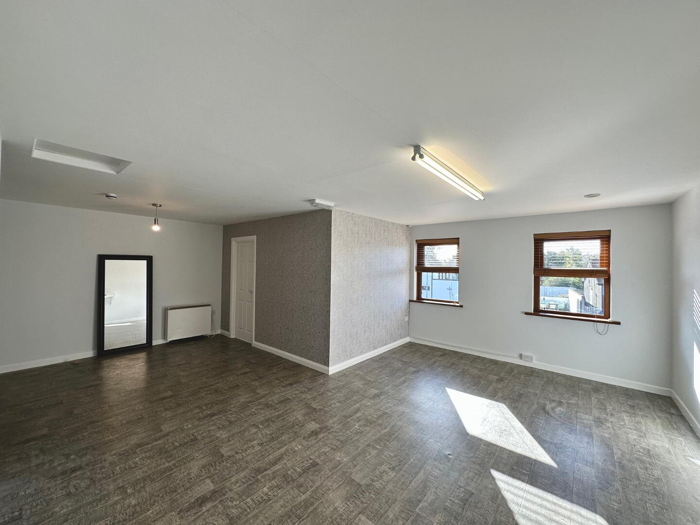 Unit A, 25 Castle Street 6 of 9