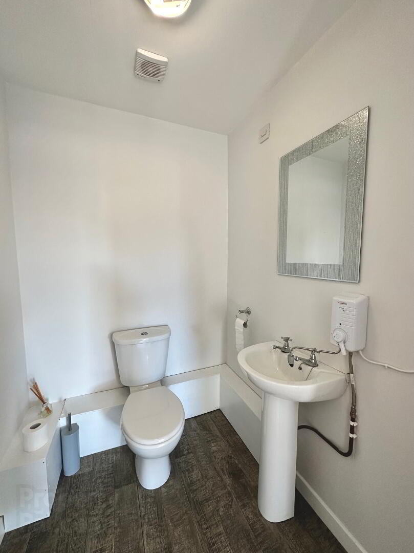 Unit A, 25 Castle Street 8 of 9