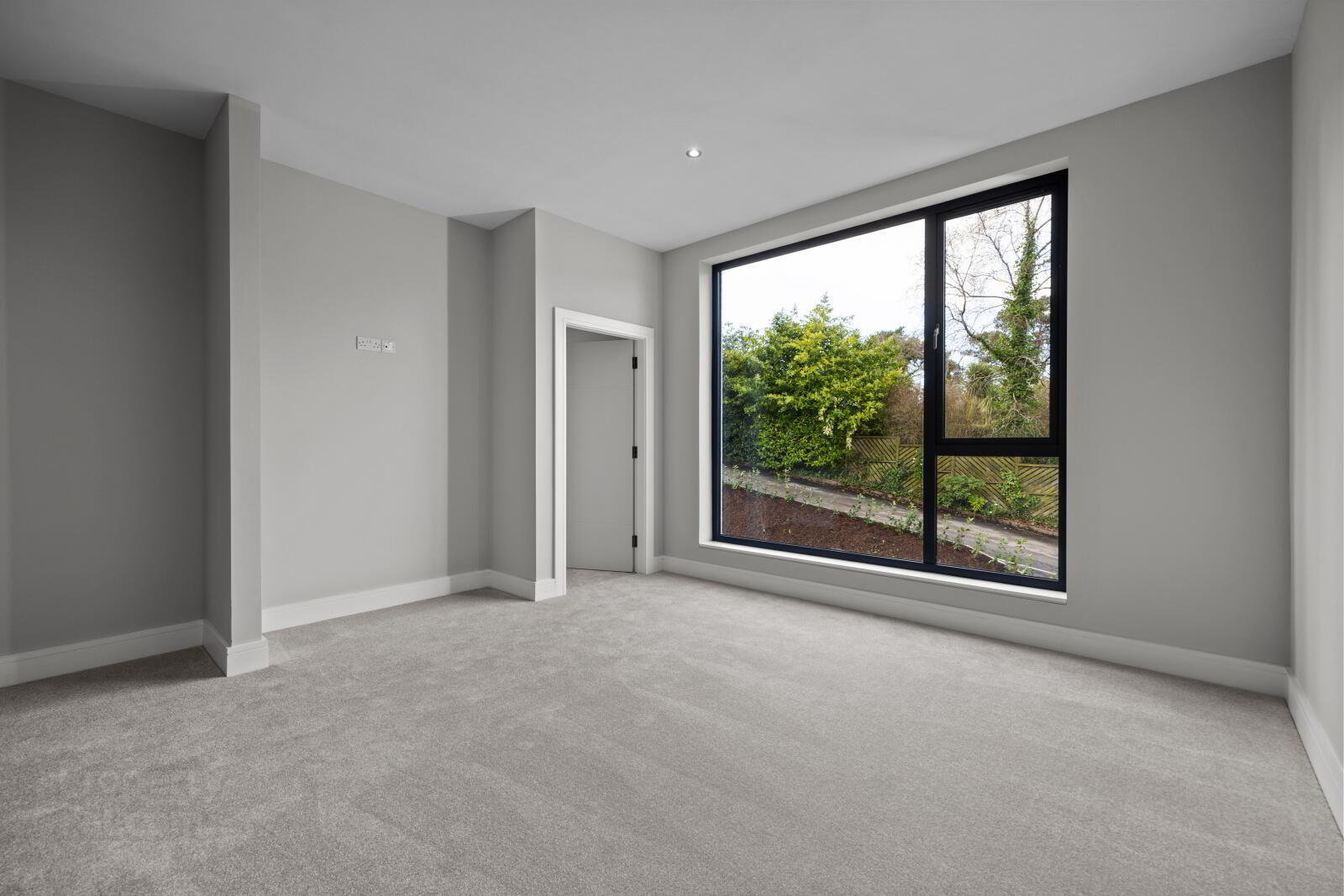 Monad, 7a Glen Road 24 of 54