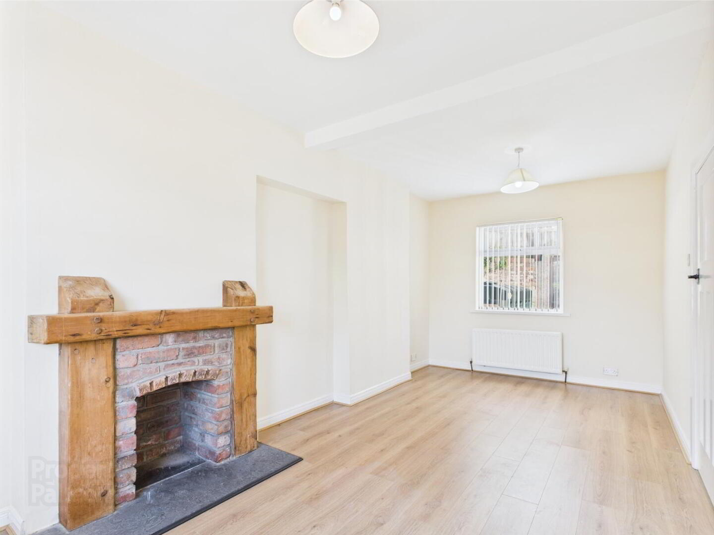 2 Strandburn Street 3 of 17