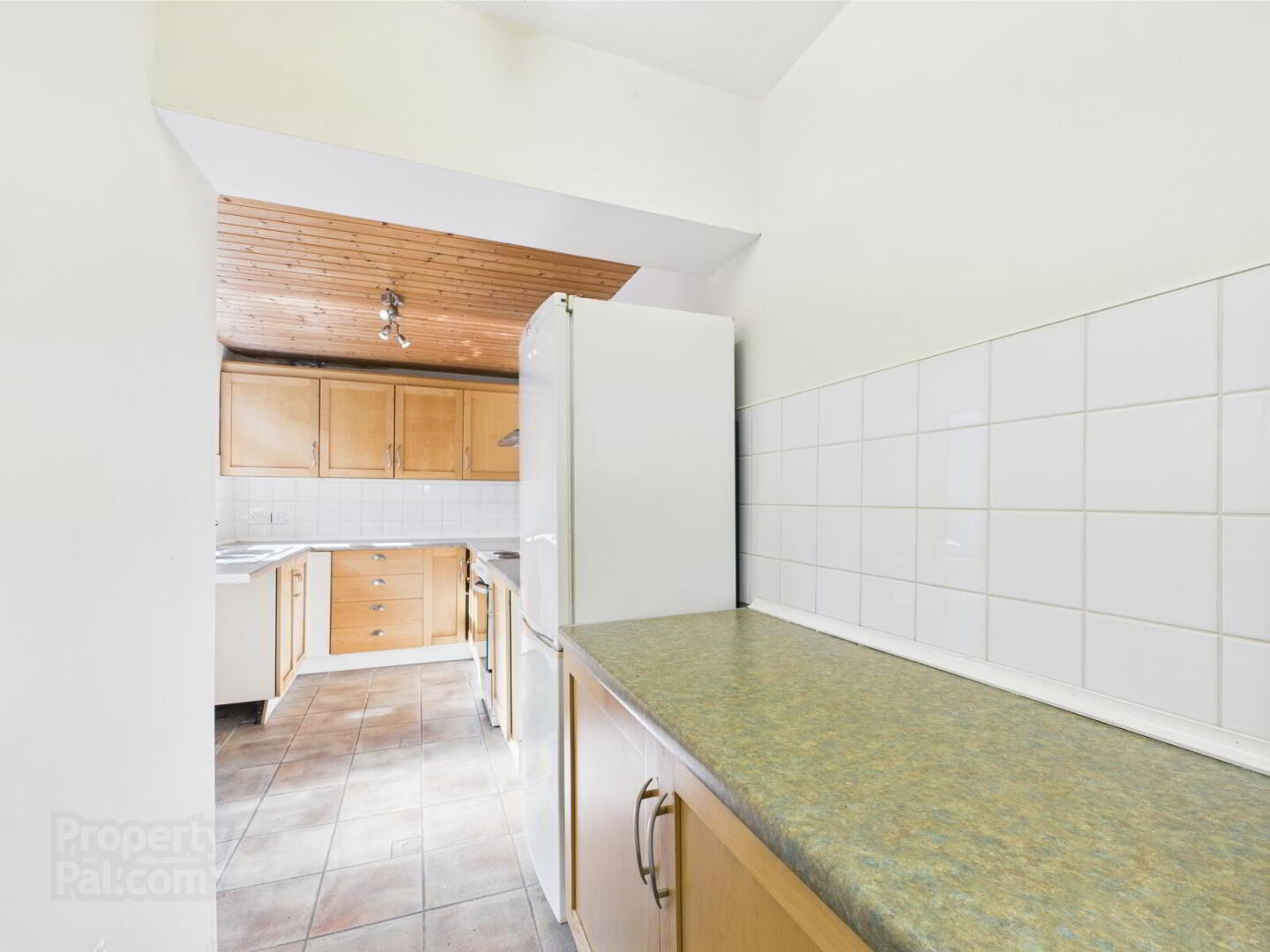 2 Strandburn Street 7 of 17