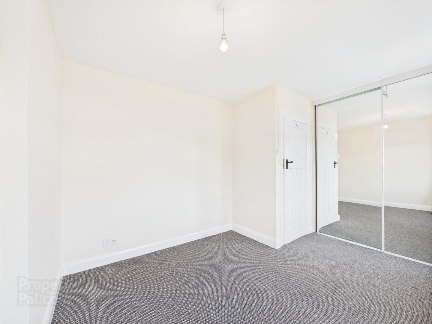 2 Strandburn Street 12 of 17