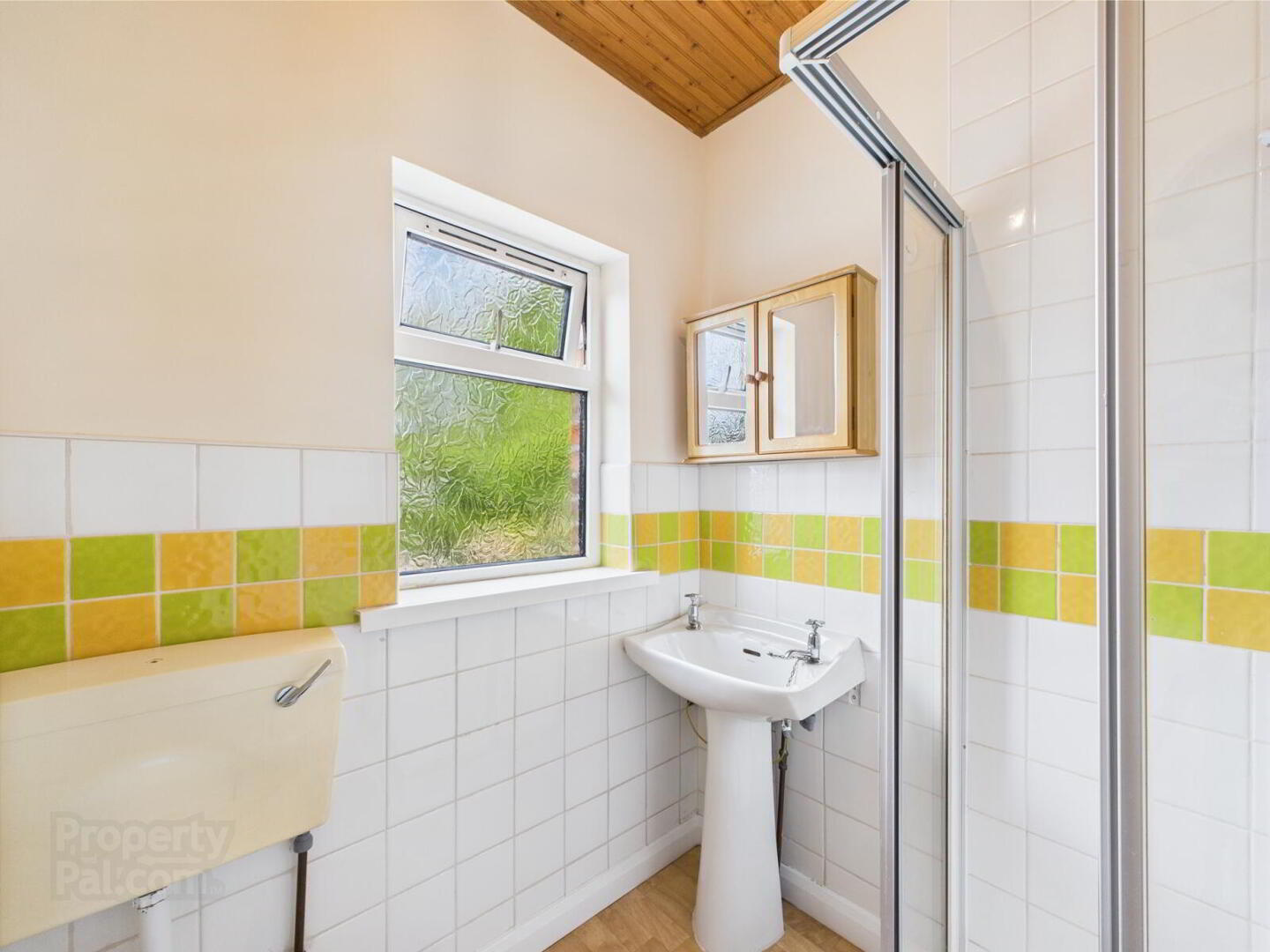 2 Strandburn Street 16 of 17