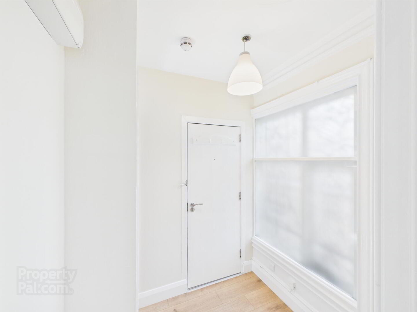 Apartment 2 50 Myrtlefield Park 7 of 9