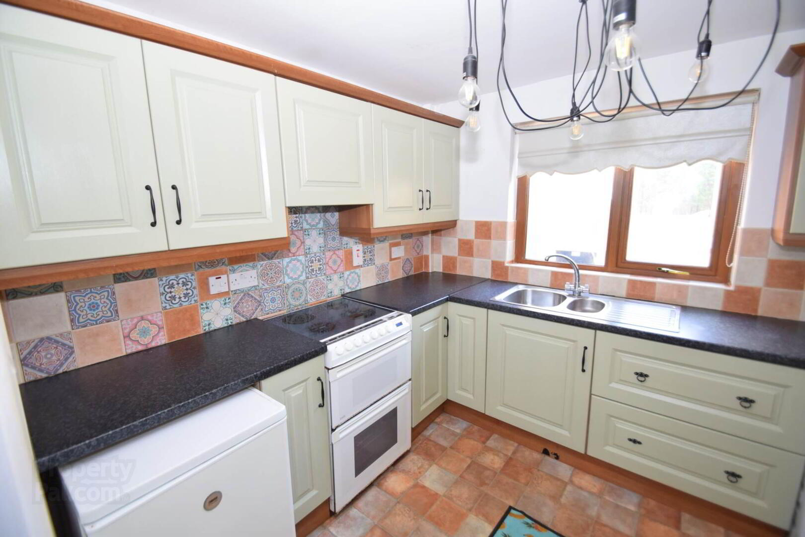 18 Tullymore Drive 5 of 16
