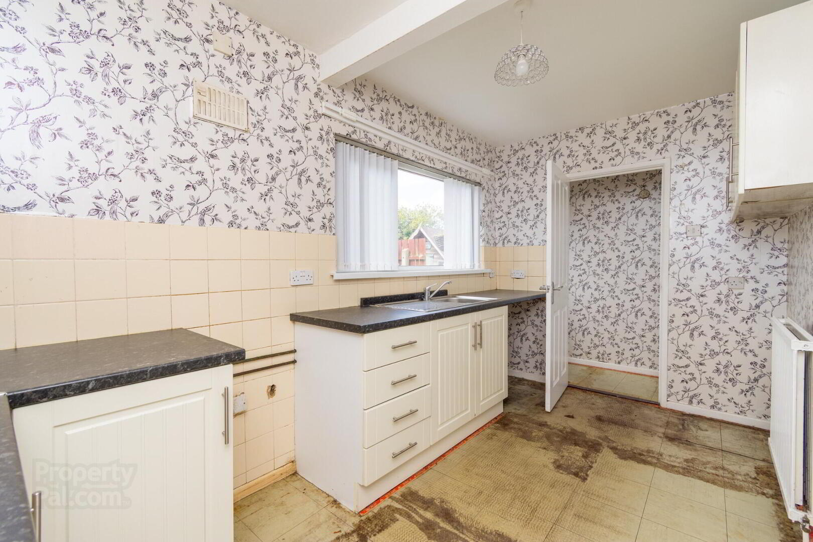 14 Eglantine Crescent 6 of 13
