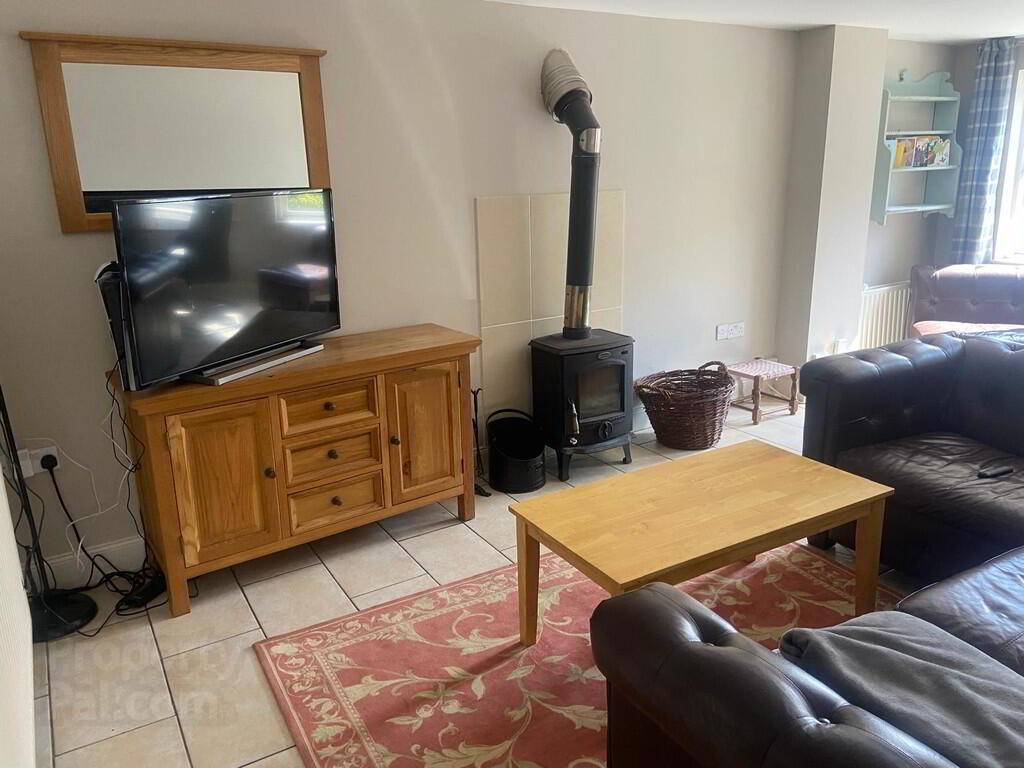 Apt 1 The Old House, 48 Knockany Road 4 of 14