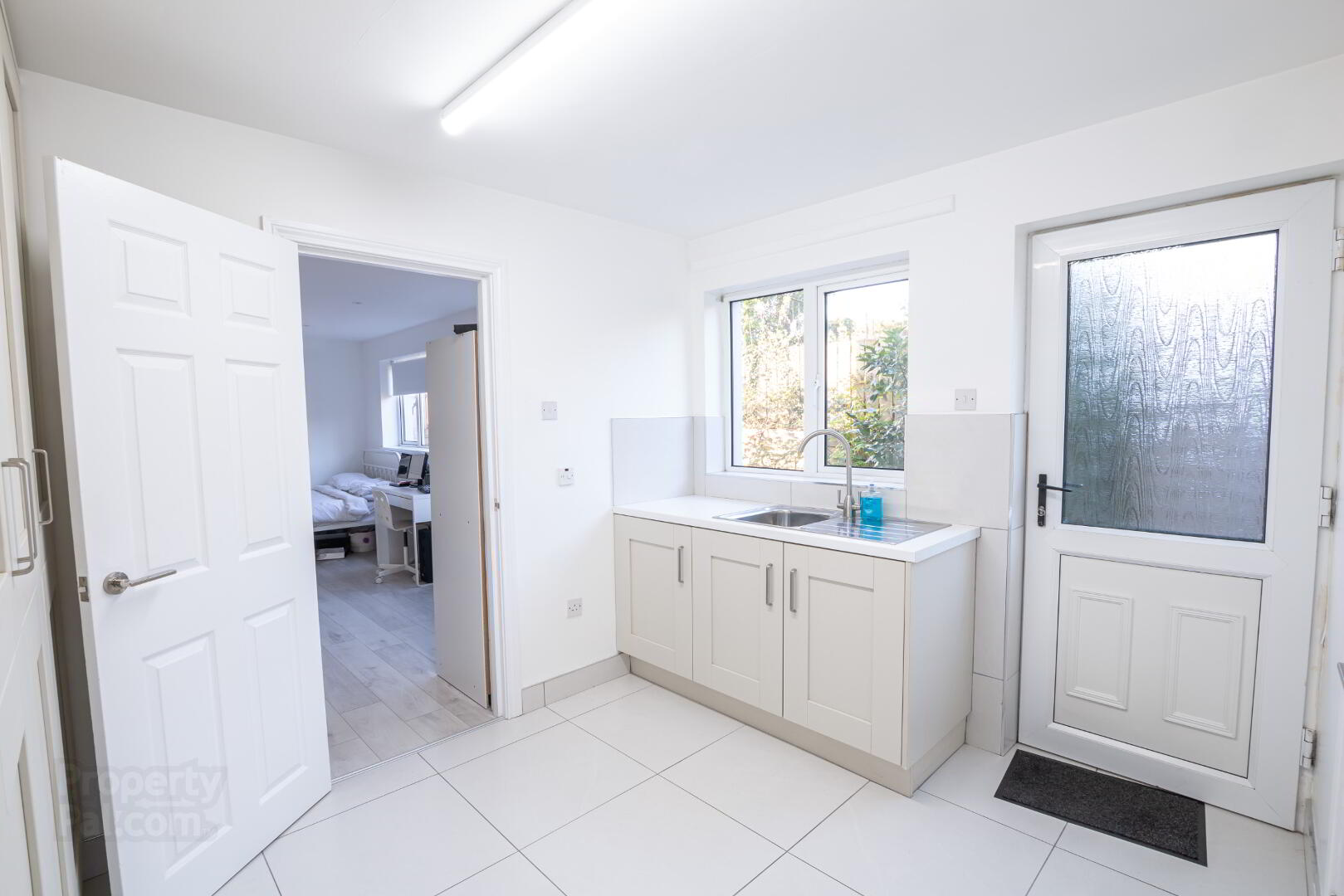 46 Foreglen Road 22 of 44