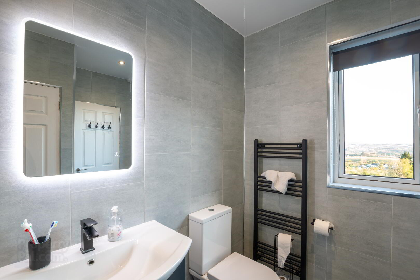 46 Foreglen Road 35 of 44