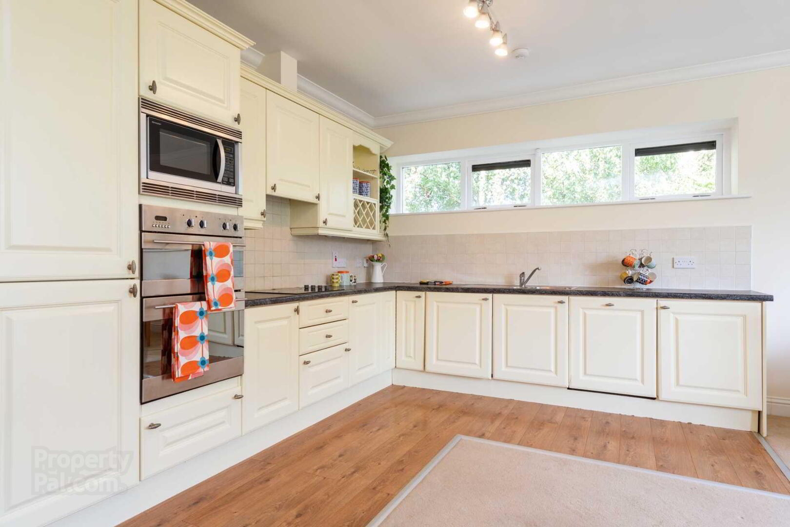 Apt 9 Marlfield House, Saint Gabriels 6 of 11