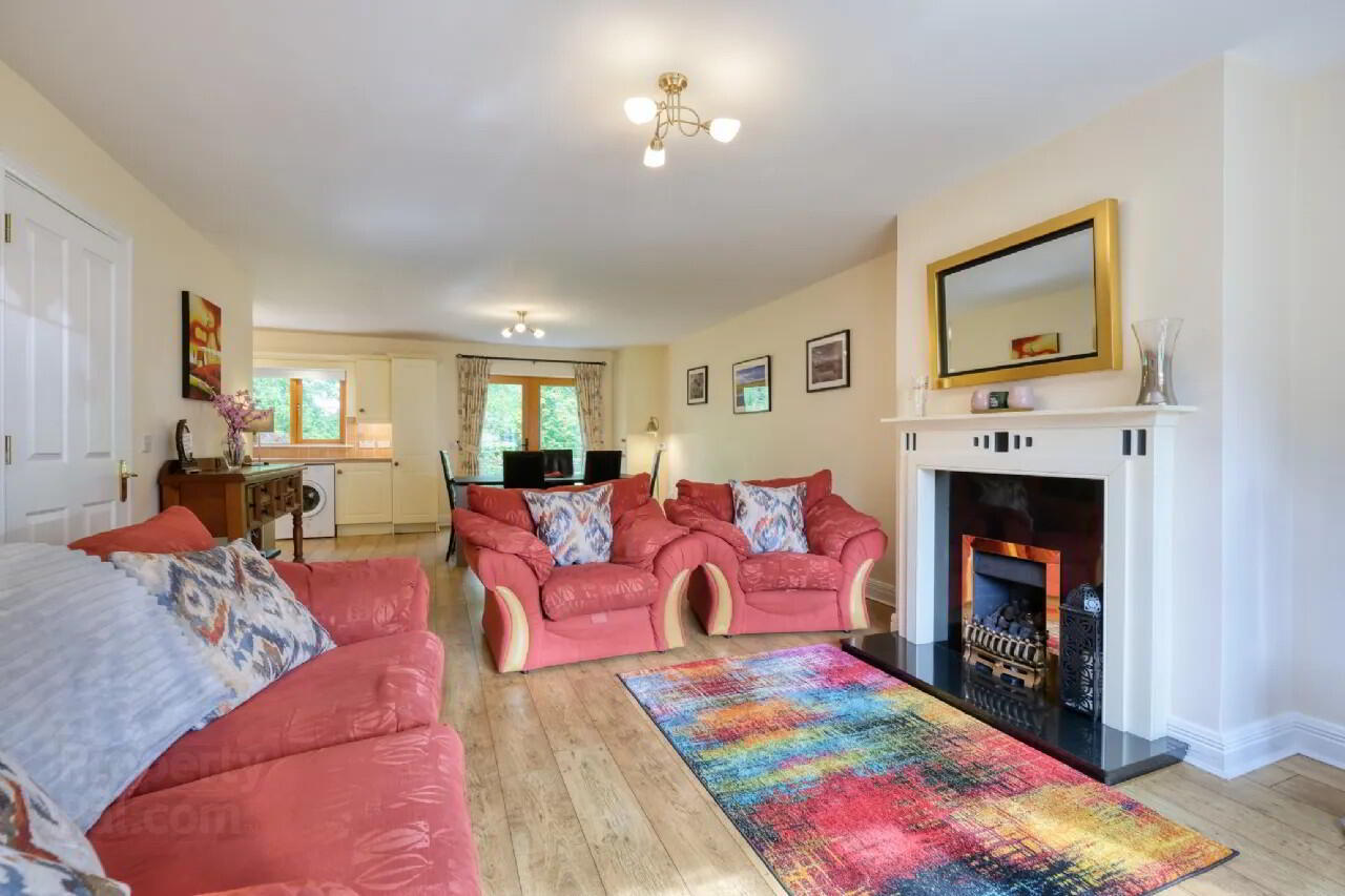 13 Lord Leitrim Court 4 of 24
