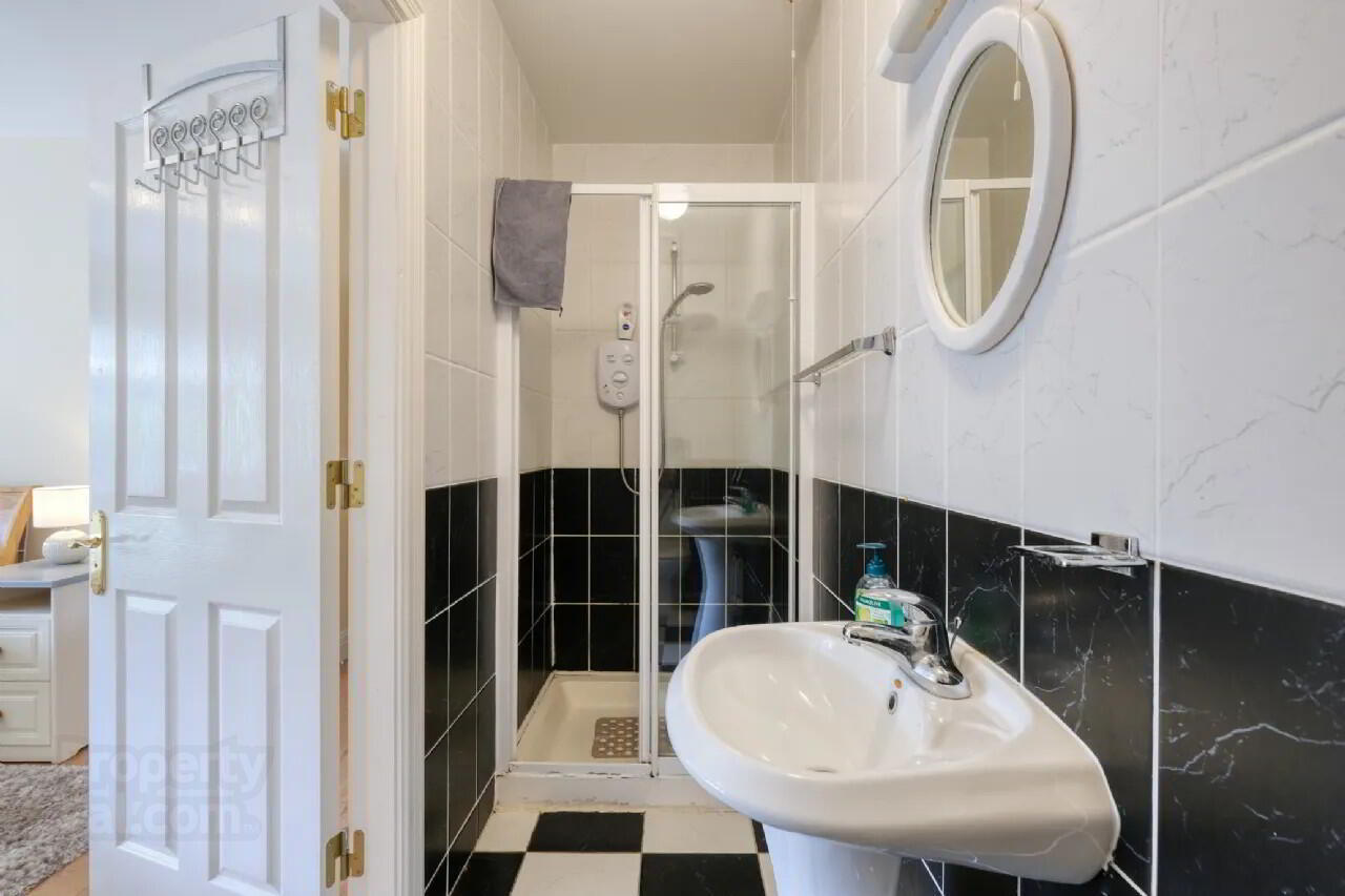 13 Lord Leitrim Court 14 of 24